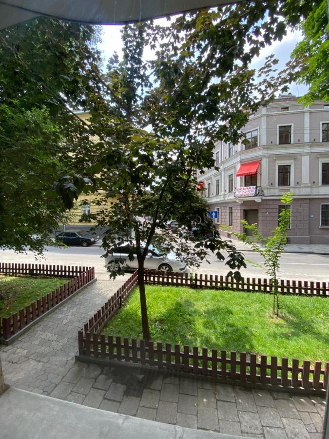 Family Apartment Lviv Exterior photo